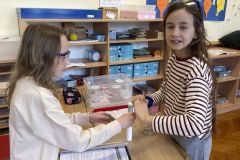 Experimentieren  in UÜ MINT Werkstatt